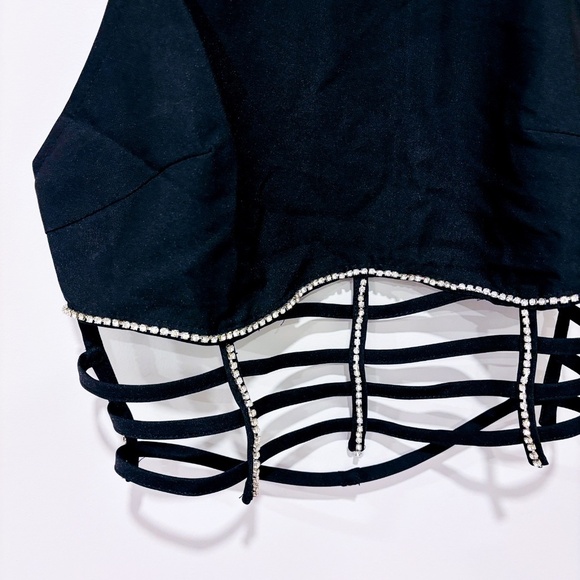 SHEIN Black sleeveless cropped top with rhinestones - Picture 4 of 7